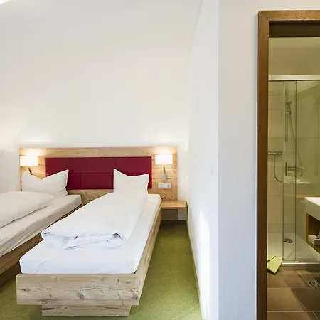 Zum Hirschen Hotel 2*