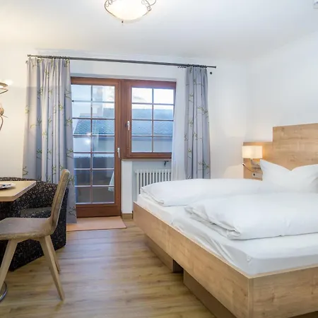 & Zum Hirschen Hotel 2*