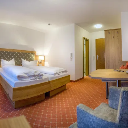 Hotel Zum Hirschen 2*