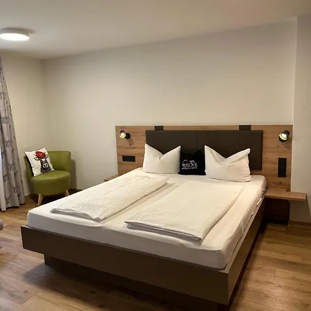 & Zum Hirschen Hotel 2*