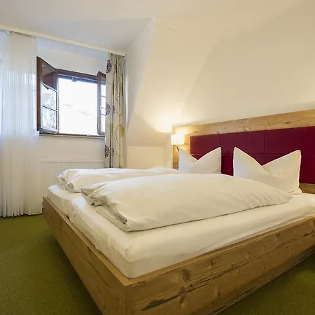 & Zum Hirschen Hotel