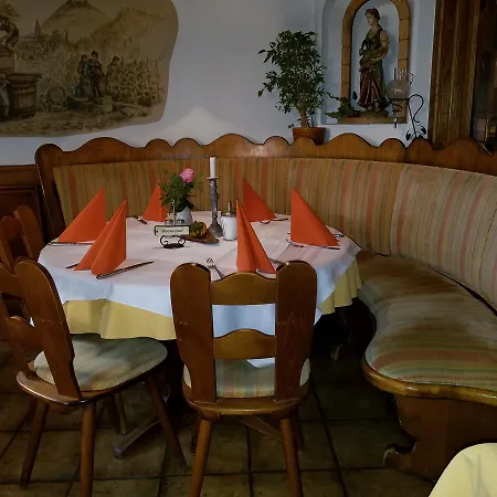 Zum Hirschen Hotell 2*